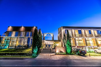 golden suites and spa