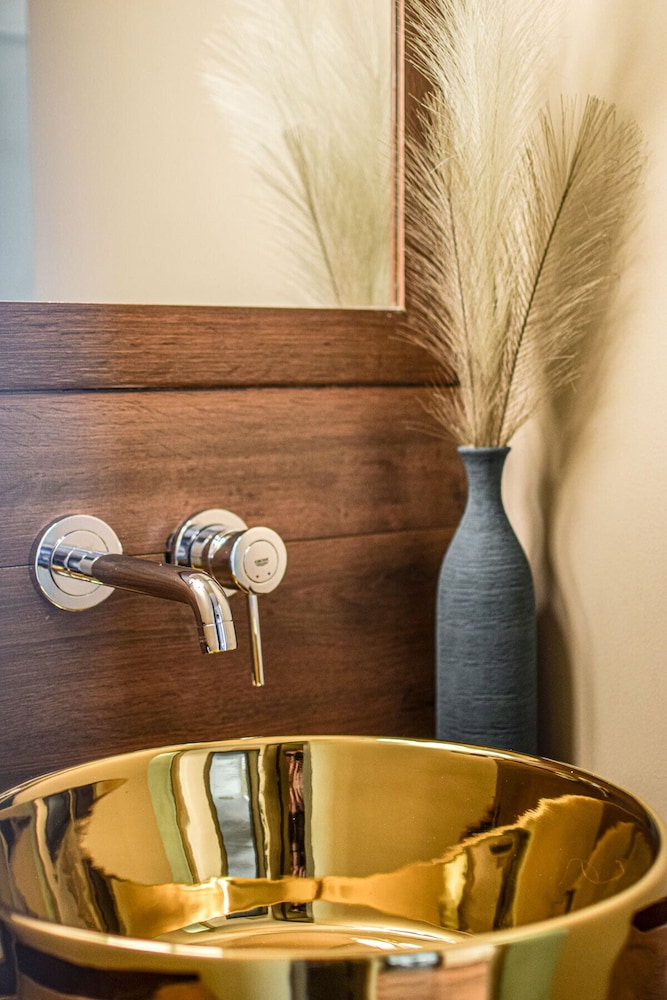 golden suites and spa