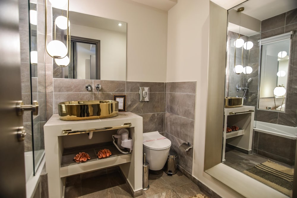 golden suites and spa