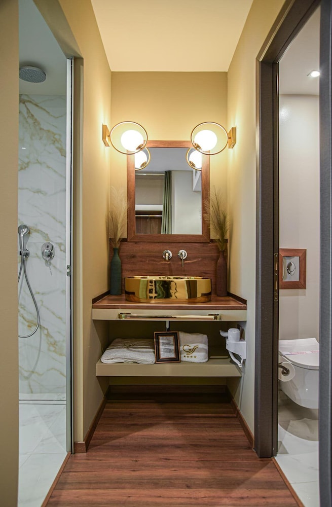 golden suites and spa