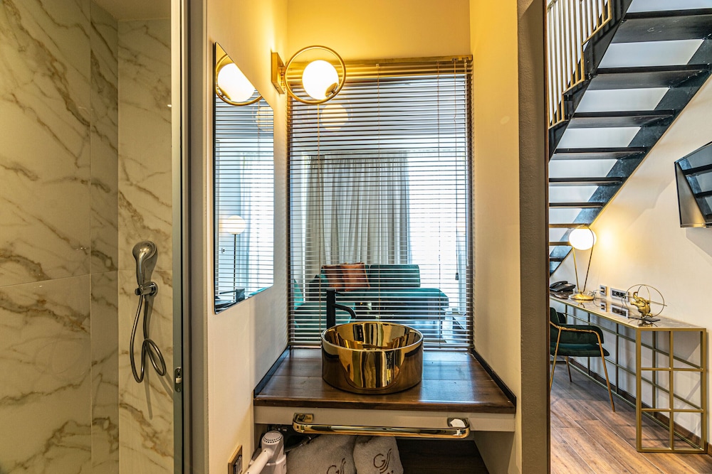 golden suites and spa