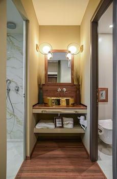 golden suites and spa