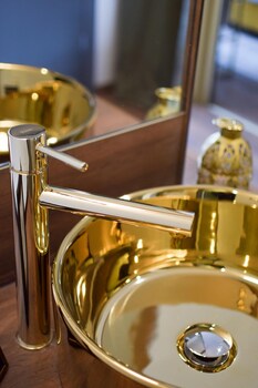 golden suites and spa