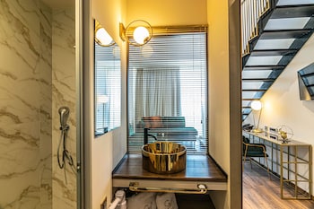 golden suites and spa