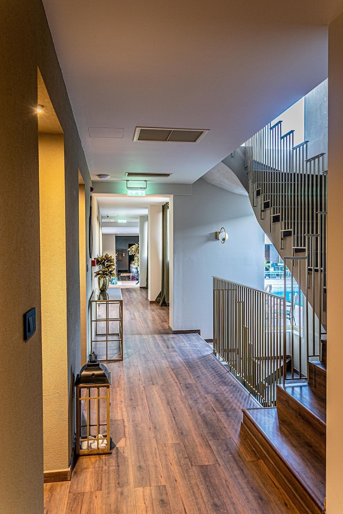 golden suites and spa