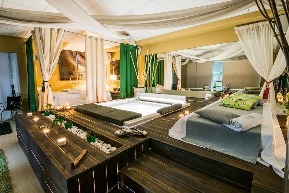 golden suites and spa