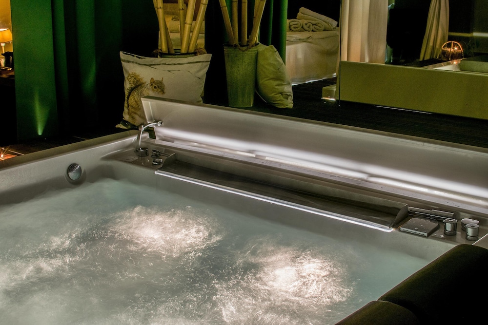 golden suites and spa