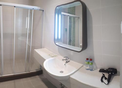 zest jemursari by swiss belhotel international