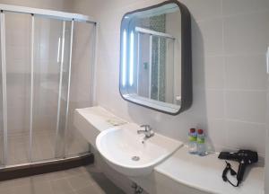 zest jemursari by swiss belhotel international