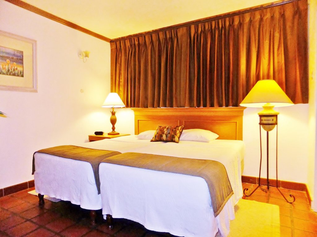 The Palms Resort,Durants>>Barbados,3 star