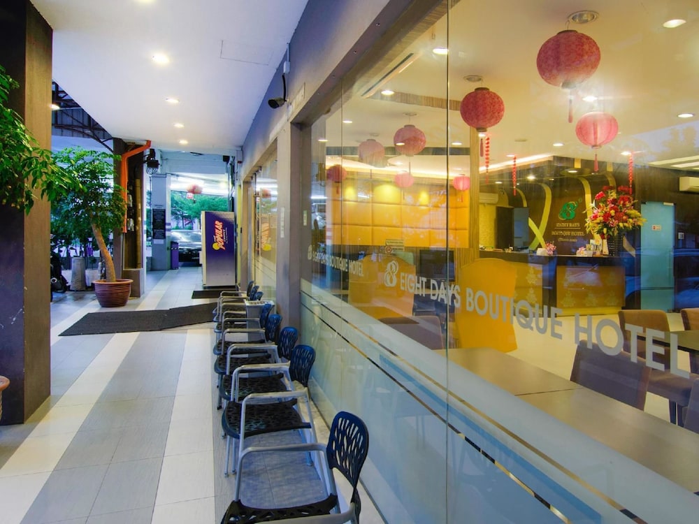 8 days boutique hotel mount austin jb