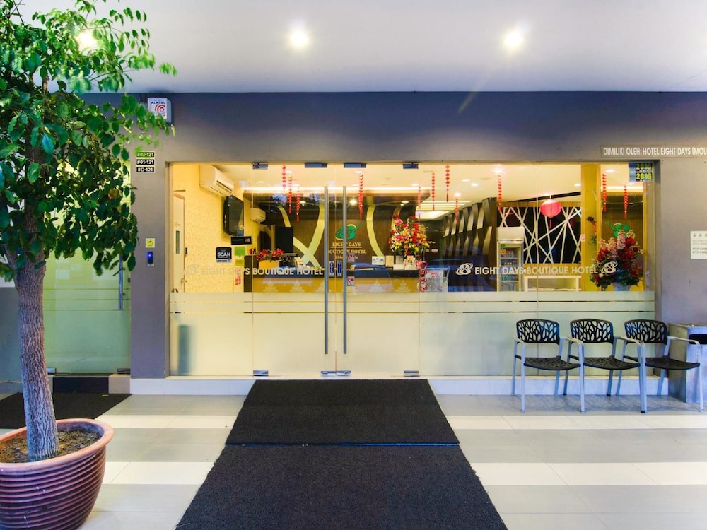 8 days boutique hotel mount austin jb