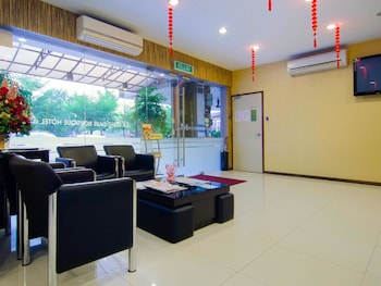 8 days boutique hotel mount austin jb