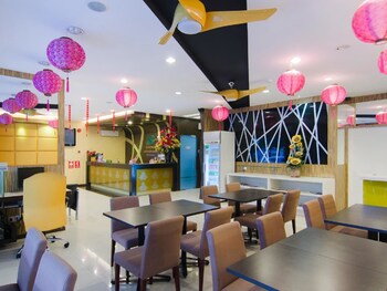 8 days boutique hotel mount austin jb