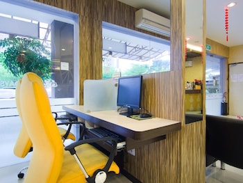 8 days boutique hotel mount austin jb