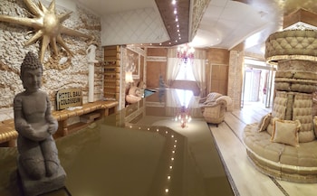 bali colosseum hotel