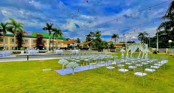luisita central park hotel