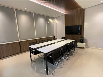 luisita central park hotel