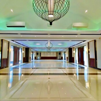 luisita central park hotel