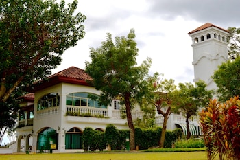 luisita central park hotel