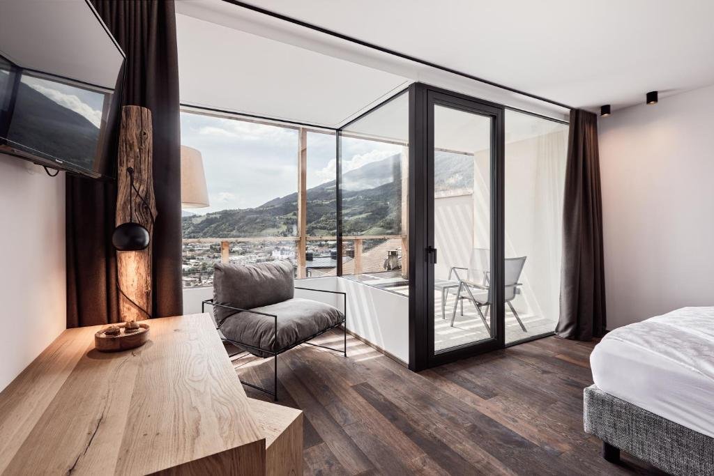 haller suites and restaurant