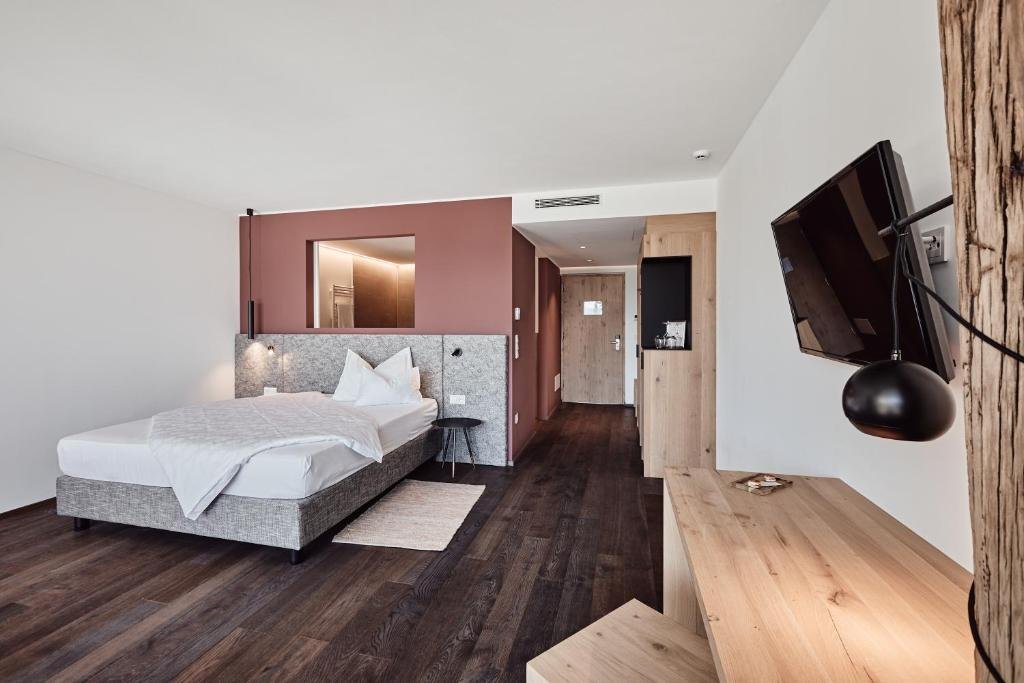 haller suites and restaurant