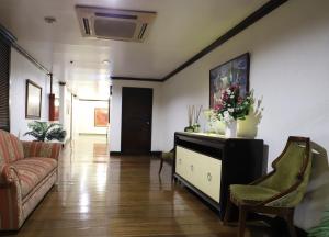 camelot hotel quezon city powered by cocotel