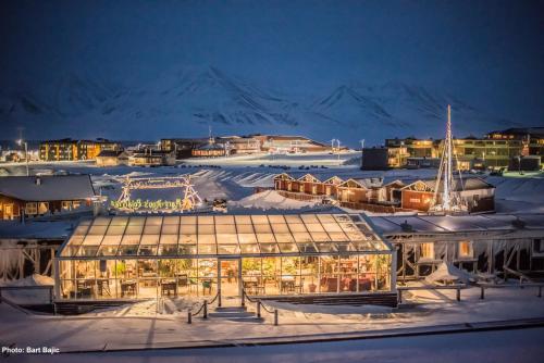 Mary-Ann's Polarrigg,Spitsbergen>>Longyearbyen,3 star
