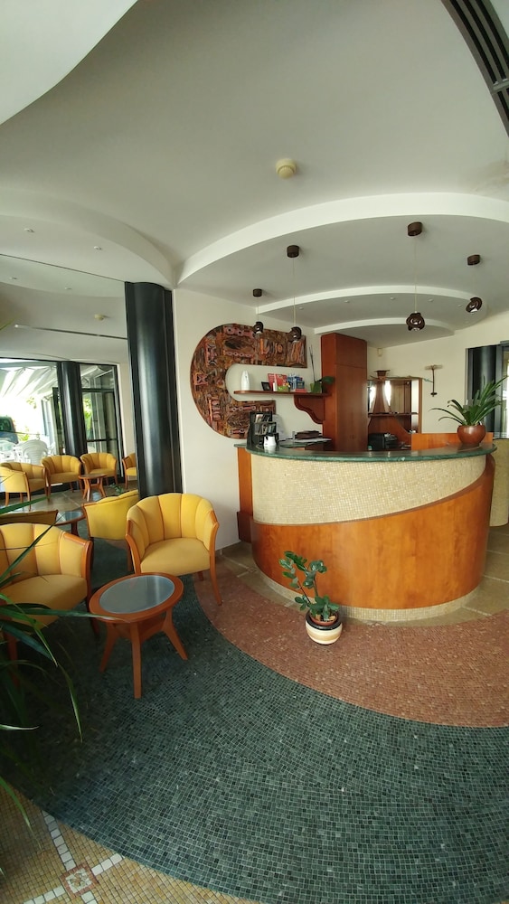 hotel la perla