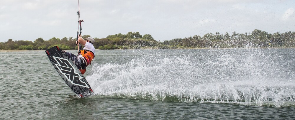 dolphin beach kalpitiya