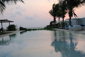 dolphin beach kalpitiya