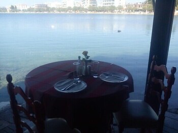 hotel lefkadi
