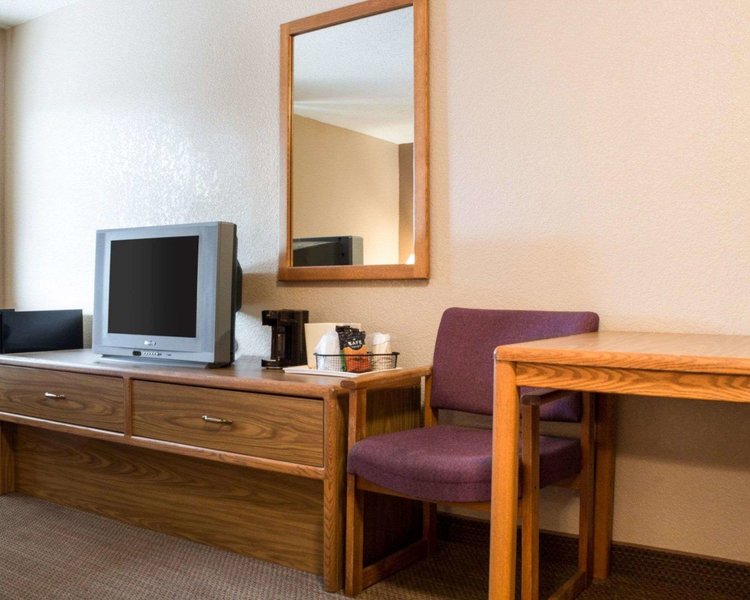 rodeway inn fargo