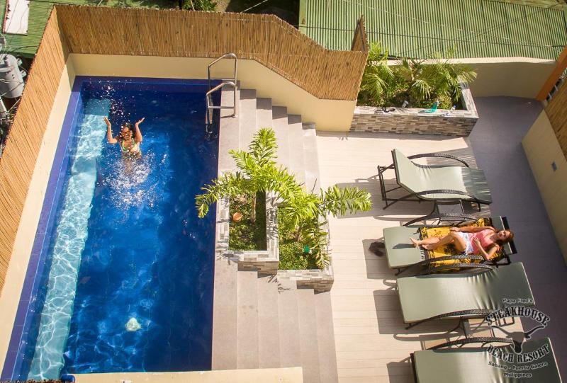 Papa Fred's Beach Resort,Mindoro>>Maricaban Island,3 star