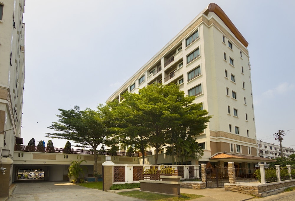 lasalle suites hotel and residence