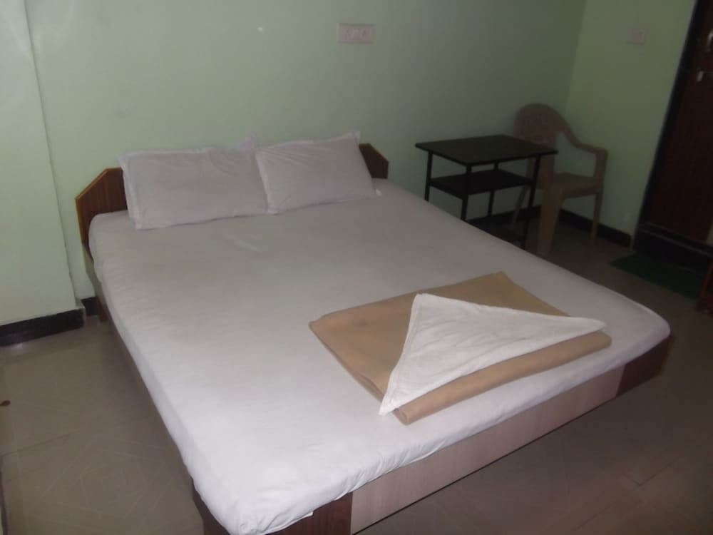 Hotel Oasis,Sahajpur>>Pune,3 star