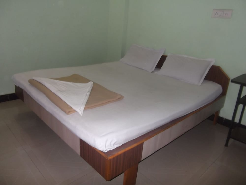 Hotel Oasis,Sahajpur>>Pune,3 star