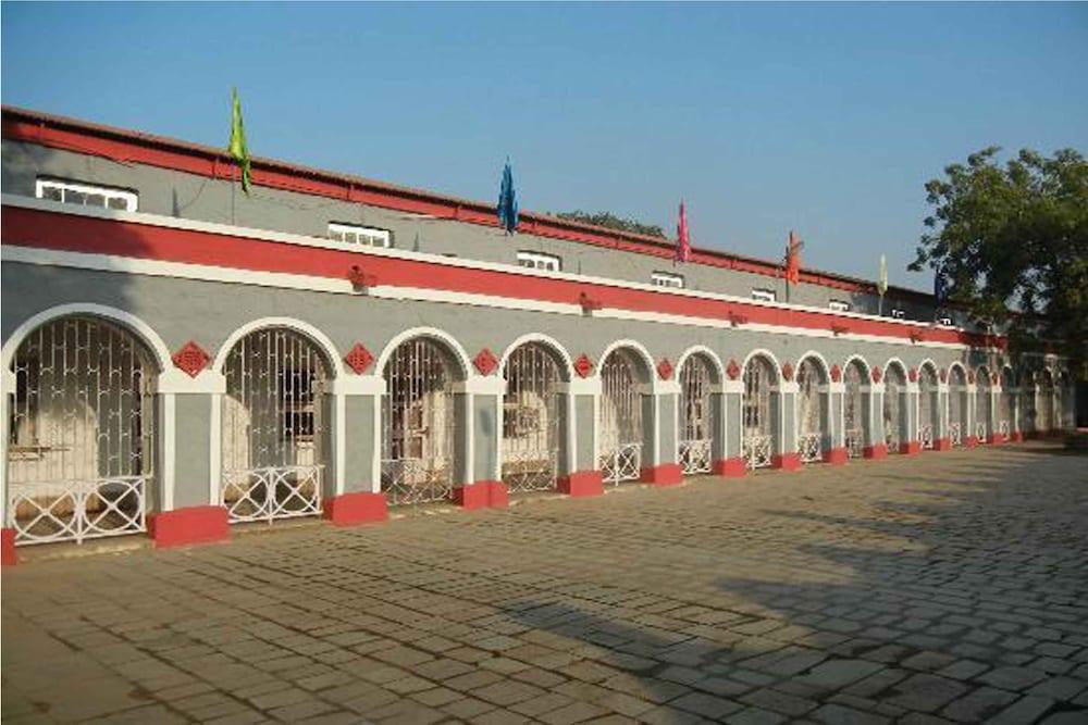 hotel grand barrack