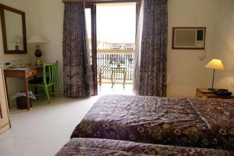 the ronil royale hotel