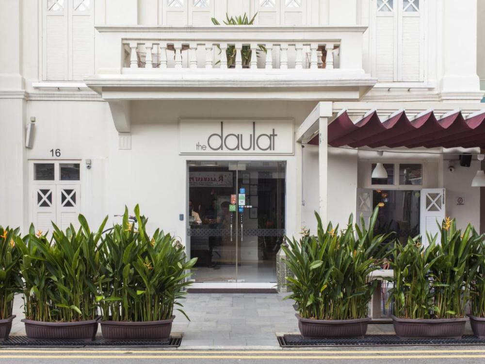 the daulat by hotel calmo