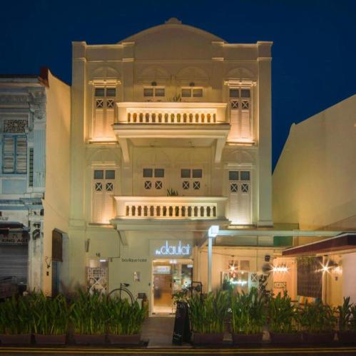 the daulat by hotel calmo