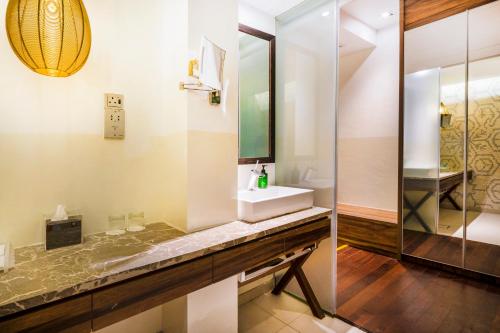 the daulat by hotel calmo