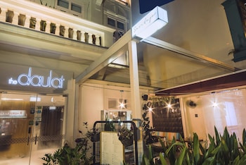 the daulat by hotel calmo