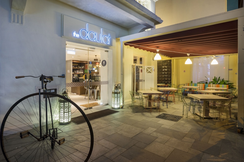 the daulat by hotel calmo