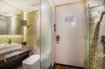 the daulat by hotel calmo