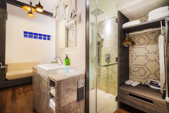 the daulat by hotel calmo