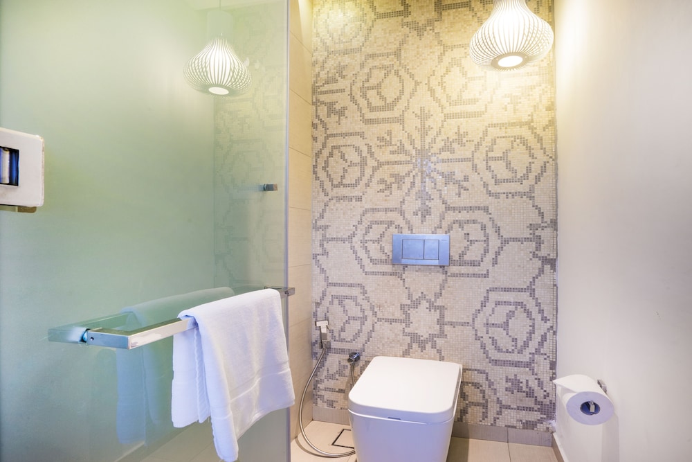 the daulat by hotel calmo