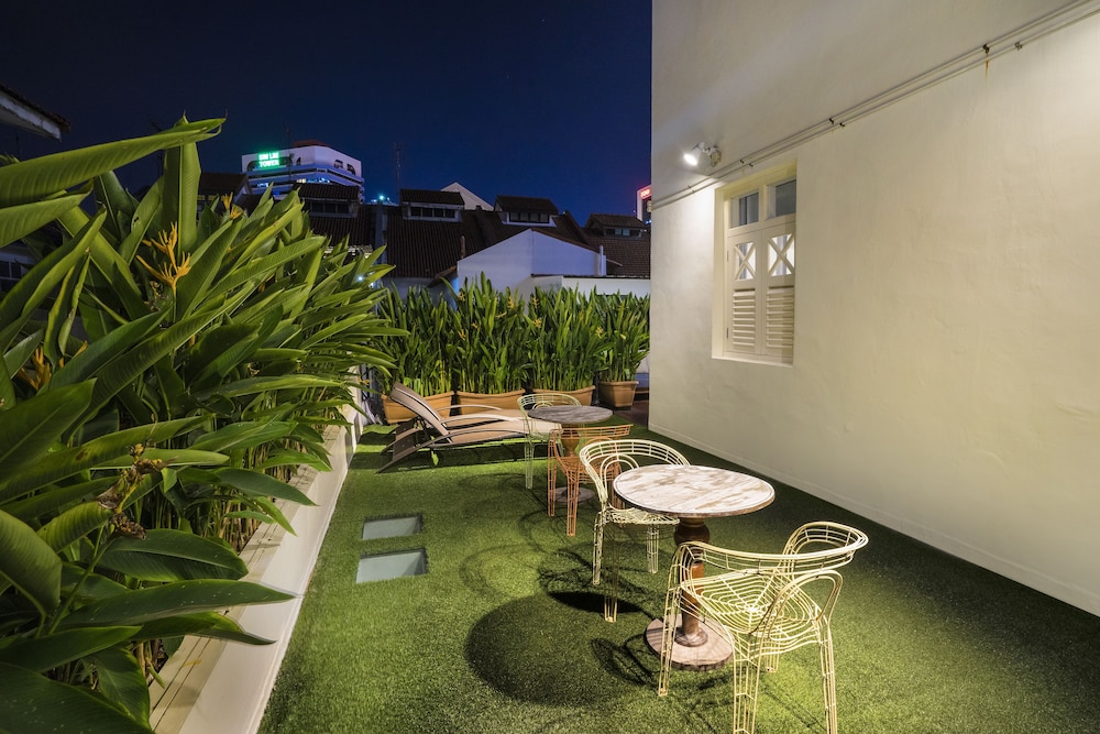 the daulat by hotel calmo