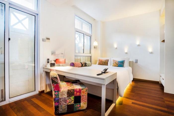 the daulat by hotel calmo