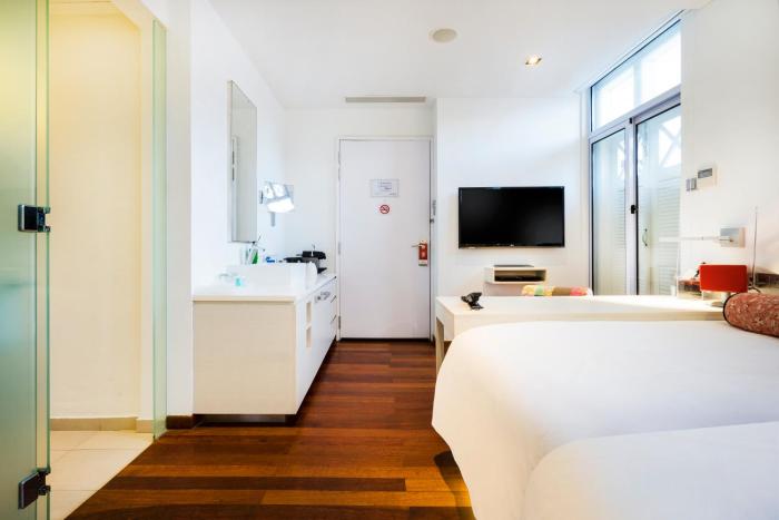 the daulat by hotel calmo